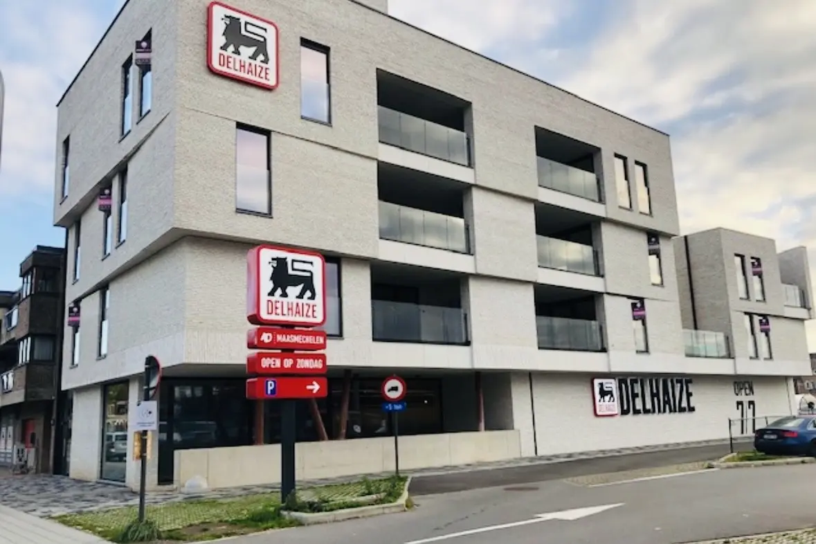 Delhaize Maasmechelen met 8 appartementen, ontwerp Dave De Busschere