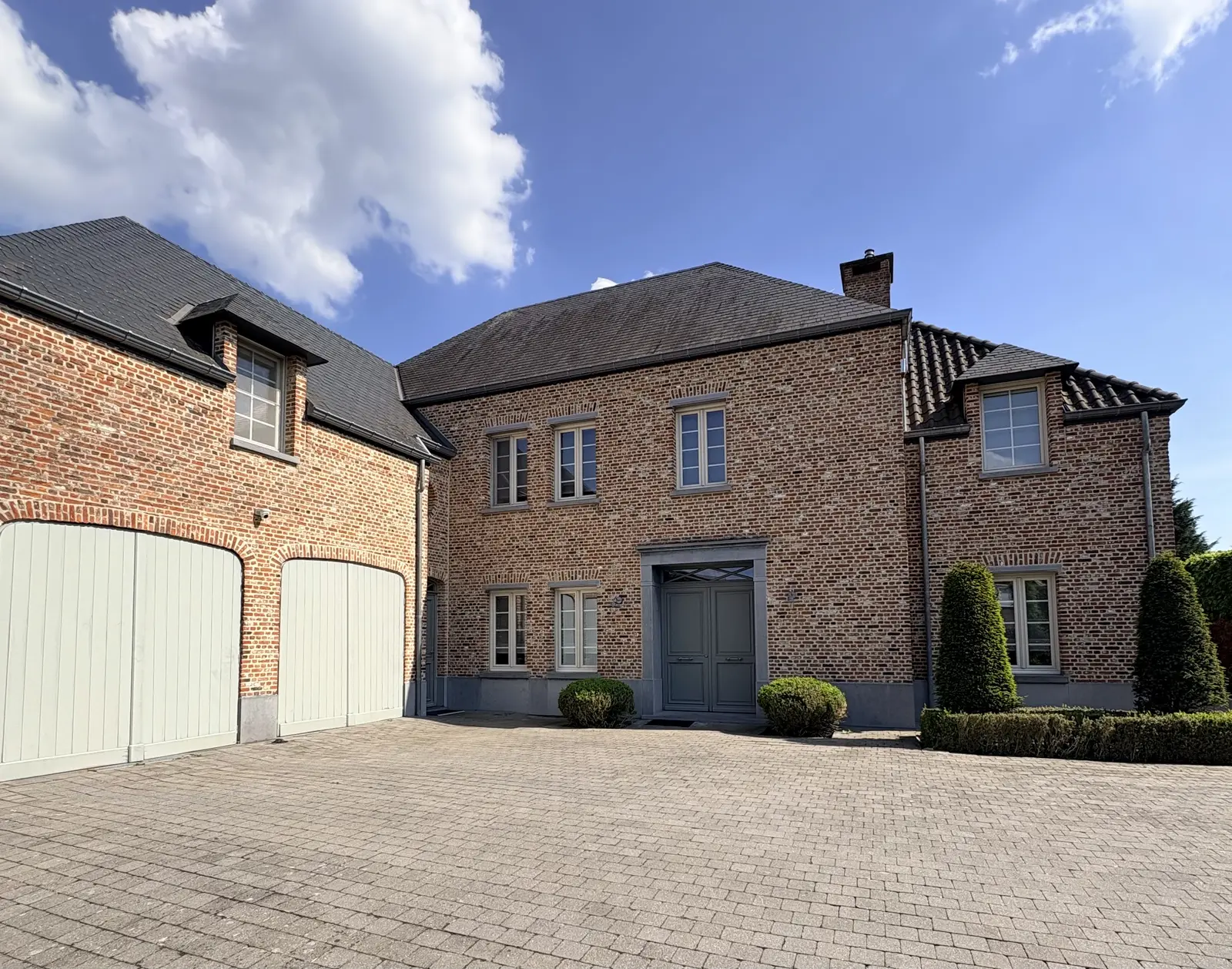 Riante villa in landelijke stijl Maasmechelen, ontwerp Francis Schellens